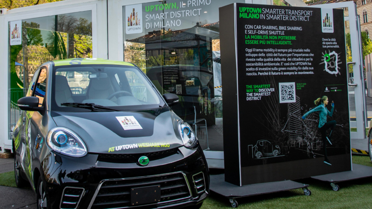 Un'auto elettrica alla presentazione dell'iniziativa a Milano