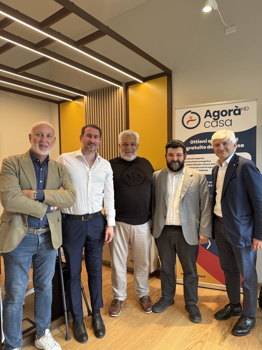 Un momento dell'inaugurazione dell'hub di Cinisello Balsamo